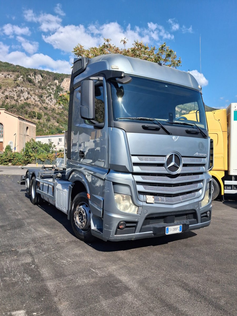 Mercedes-Benz Mercedes 25.45 impianto casse mobili 7.45